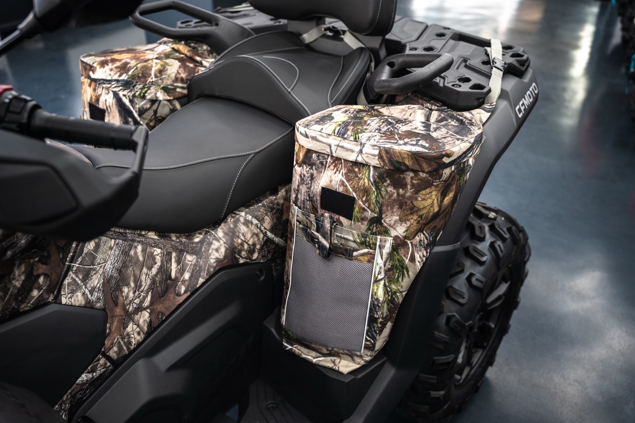 Detail uchycení brašny RiderBag za rám čtyřkolky